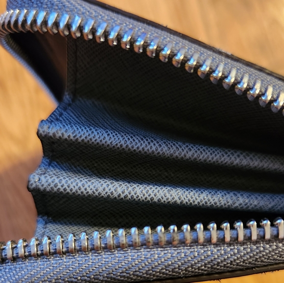 Michael Kors Grey Snakeskin Wristlet Wallet/cell phone carrier - Picture 11 of 12